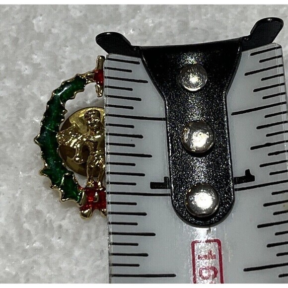 Angel in Wreath with Red Star Vintage Lapel Pin Christmas - Picture 6 of 6